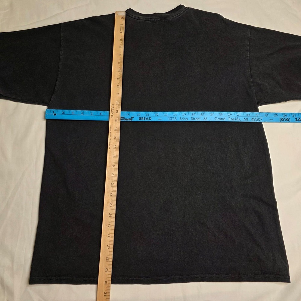 Thrashed Gildan Shirt Mens XL Black Wolf Moon Graphic Nature Tee Honduras - Picture 7 of 7